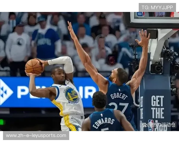 勇士快速突破制造多次罚球机会